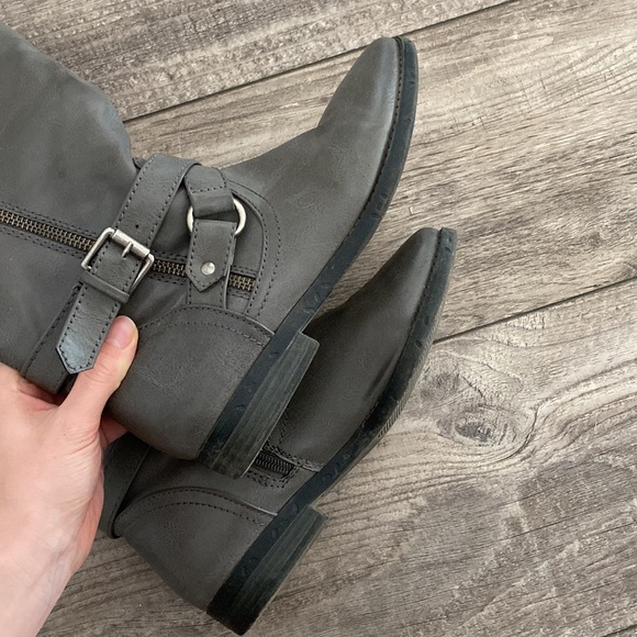 TALL GREY BOOTS - Picture 7 of 8